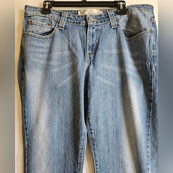 Levi's 518 Jeans Womens 15M (36x30)  Superlow Bootcut Medium Wash Denim Mid Rise - Picture 4 of 10